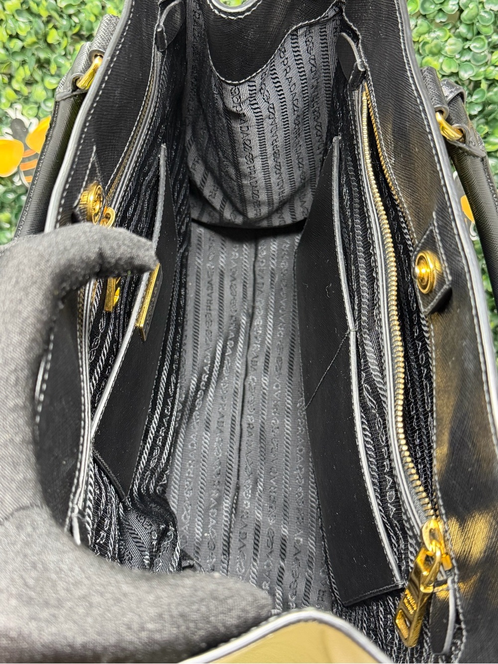 ❌SOLD❌Authentic Prada Black Saffiano Bicolor Leather Saffiano Tote Bag - Picture 9 of 16